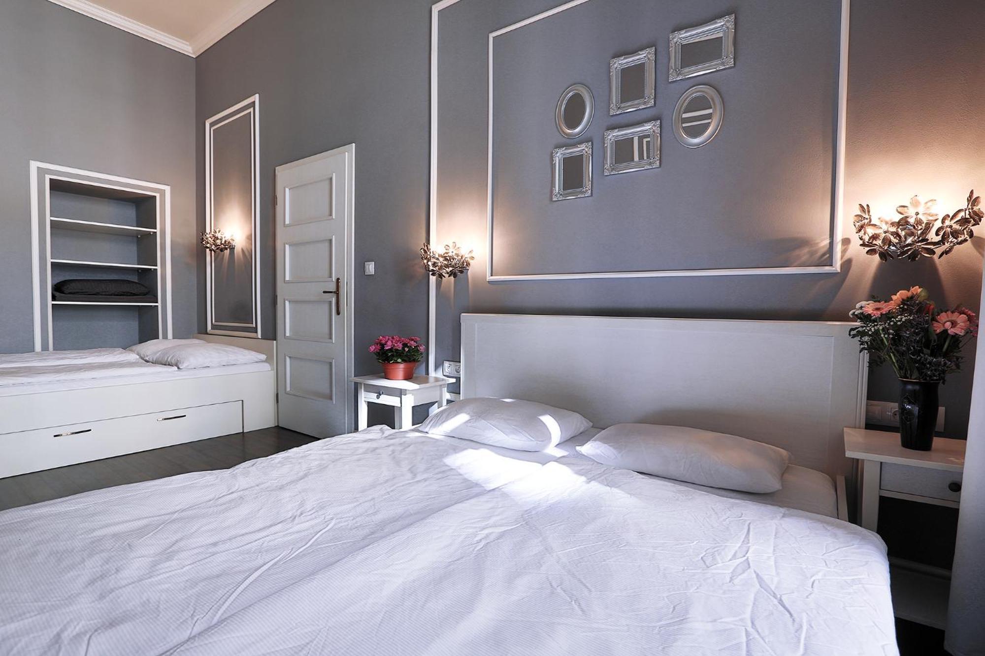 Two-Bedroom Haven In The Old Town プラハ エクステリア 写真